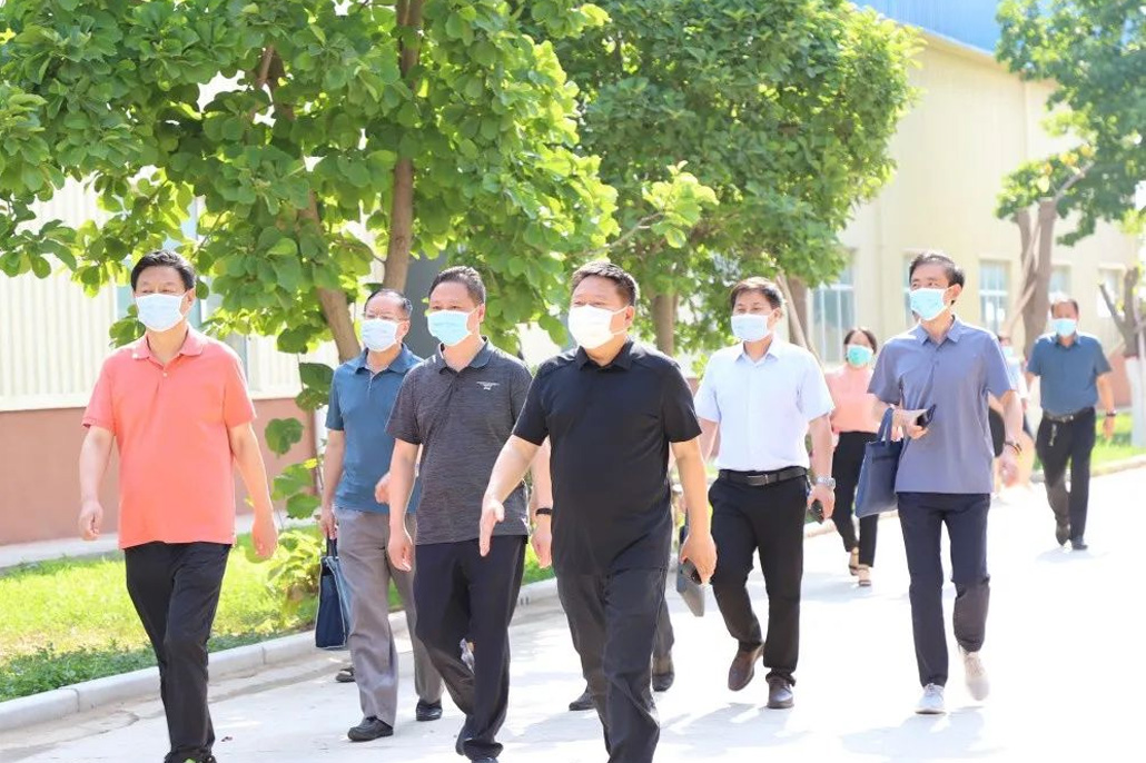 The scientific research cooperation and exchange group of Xinxiang Medical College visited Piao'an Group